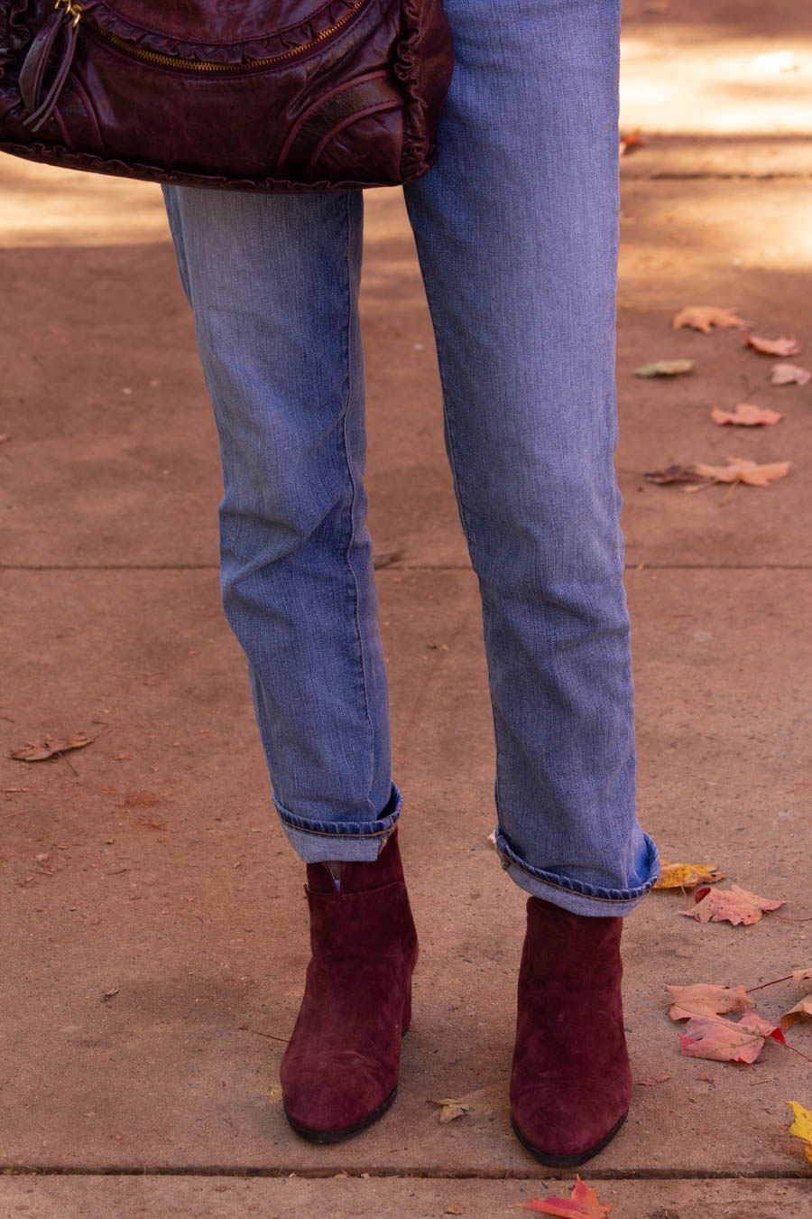 jeans and plum accessories